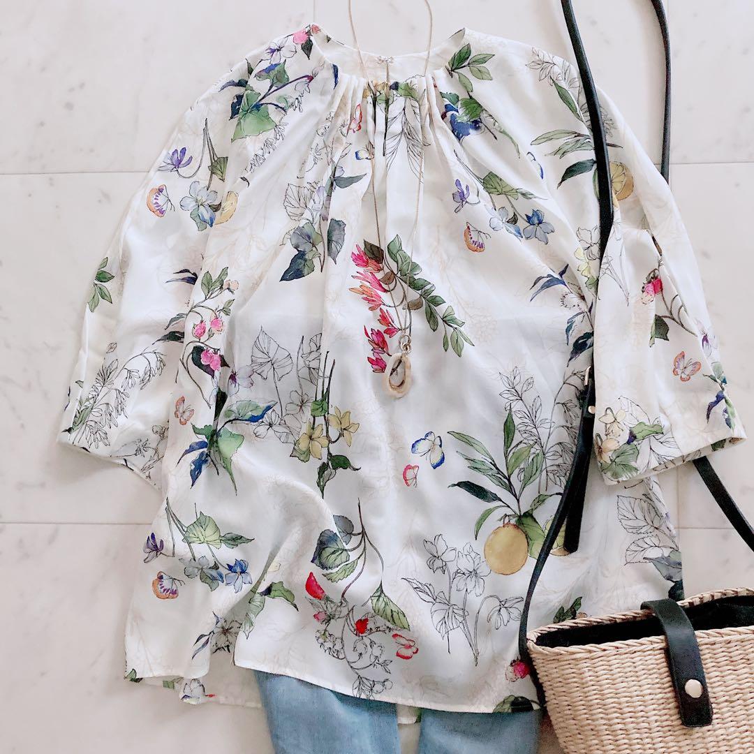 極美品　トゥモローランド　パピヨンフラワープリント パフスリーブブラウス