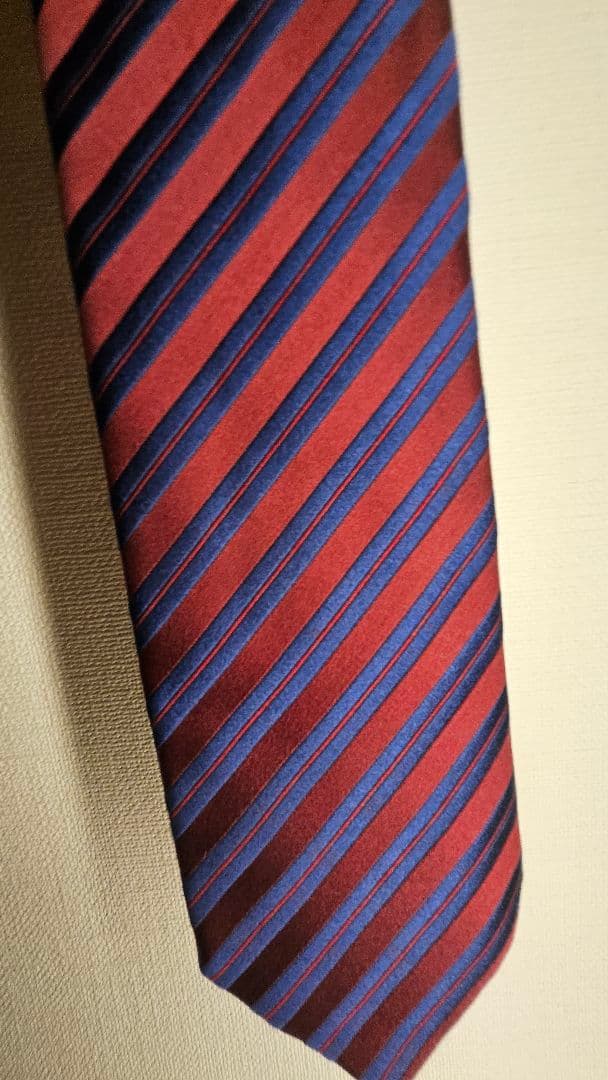Charvet シャルベ フランス製 赤と青のストライプ ネクタイ