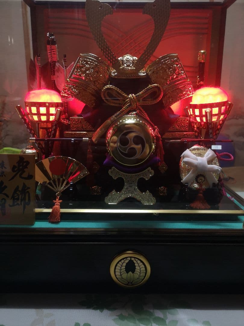 人形の久月　兜取付ケース付き　12号　オルゴールランプ付き