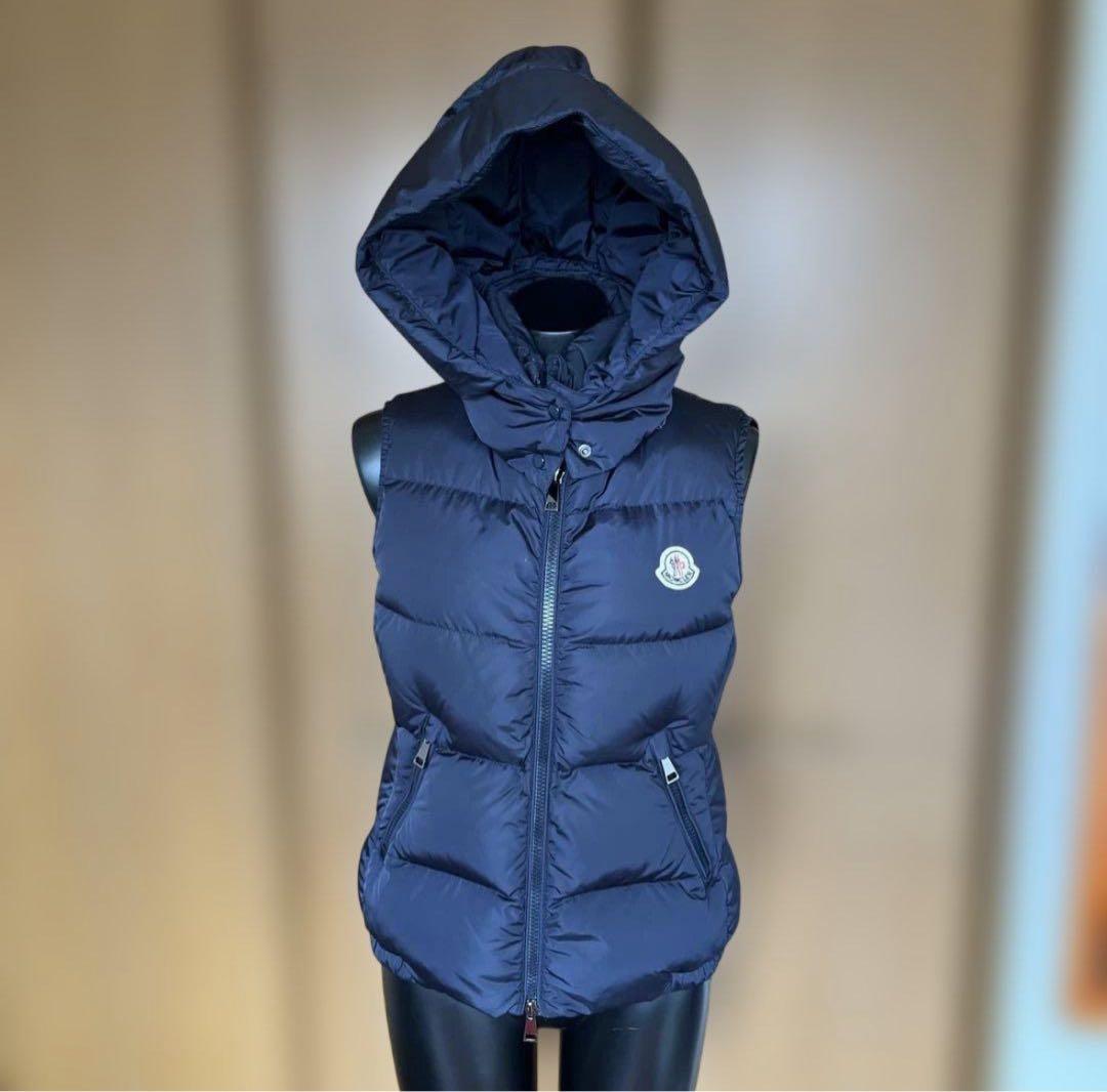 モンクレール　Moncler ネイビー フード付き　ダウンベスト