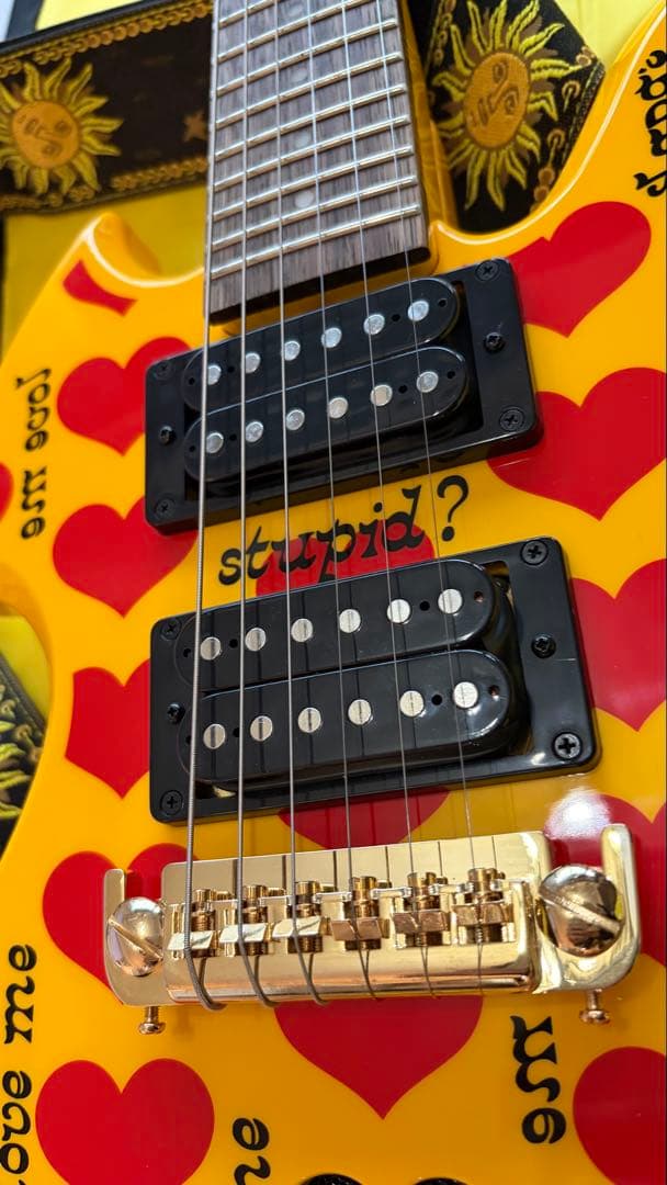 美品　hideモデル　バーニー　イエローハート　スピーカー内蔵