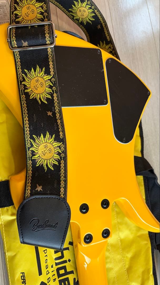 美品　hideモデル　バーニー　イエローハート　スピーカー内蔵