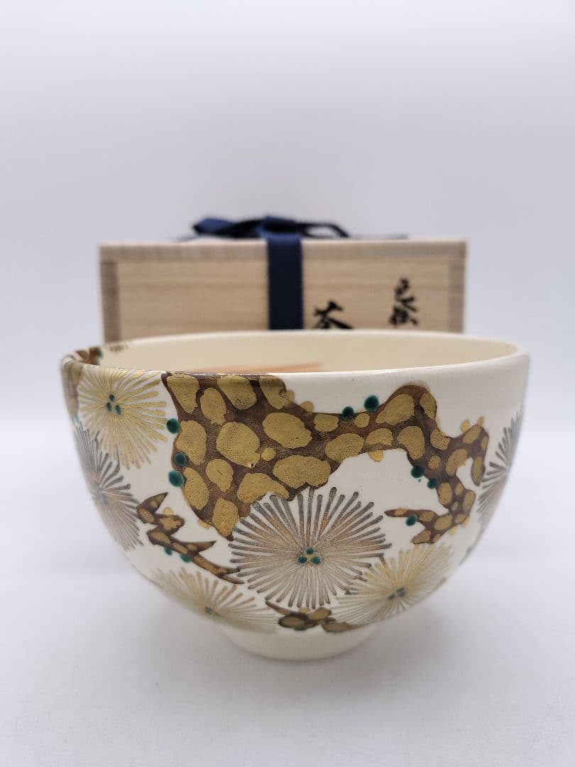 c544【新品・未使用】茶碗 色絵唐松 利昇窯 木箱 茶道具