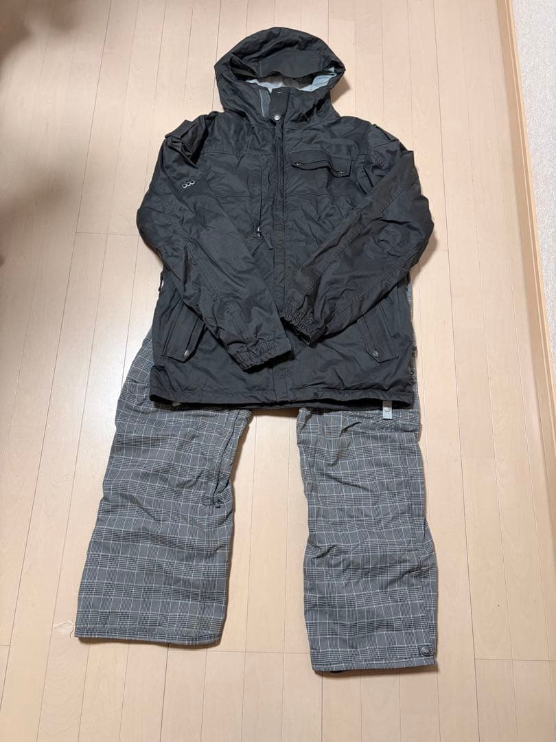 し*げ様 スノーボードウェアセット（黒ジャケット・グレーのチェックパンツ）