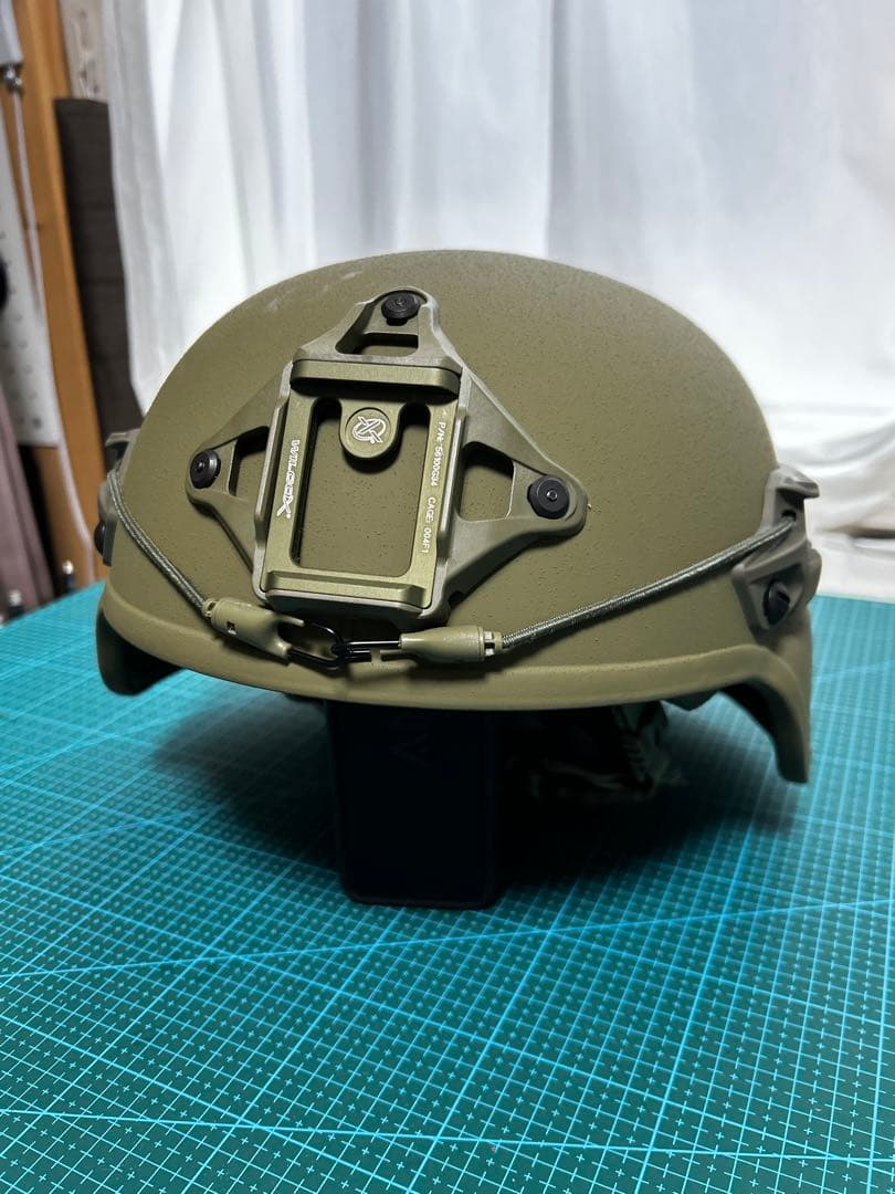 実物 Galvion batlskin ヘルメット　revision