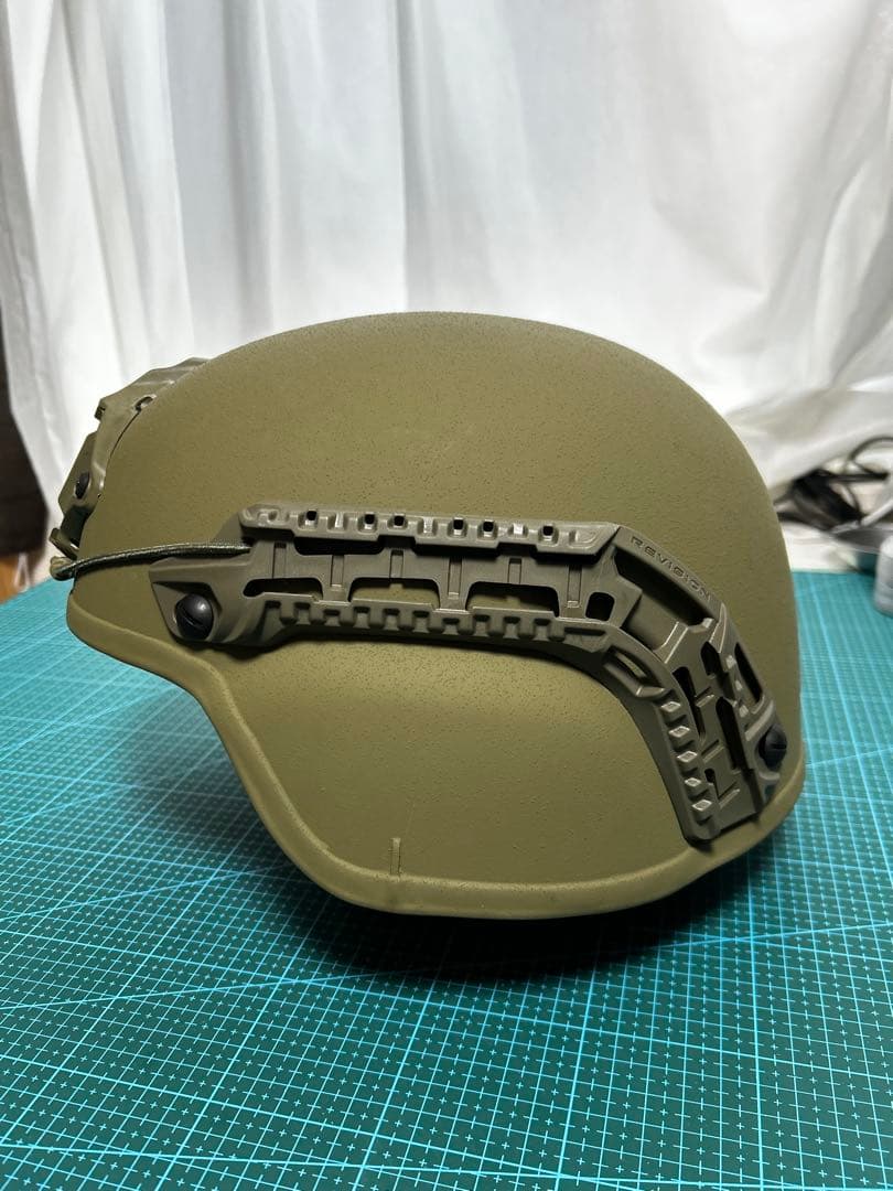 実物 Galvion batlskin ヘルメット　revision