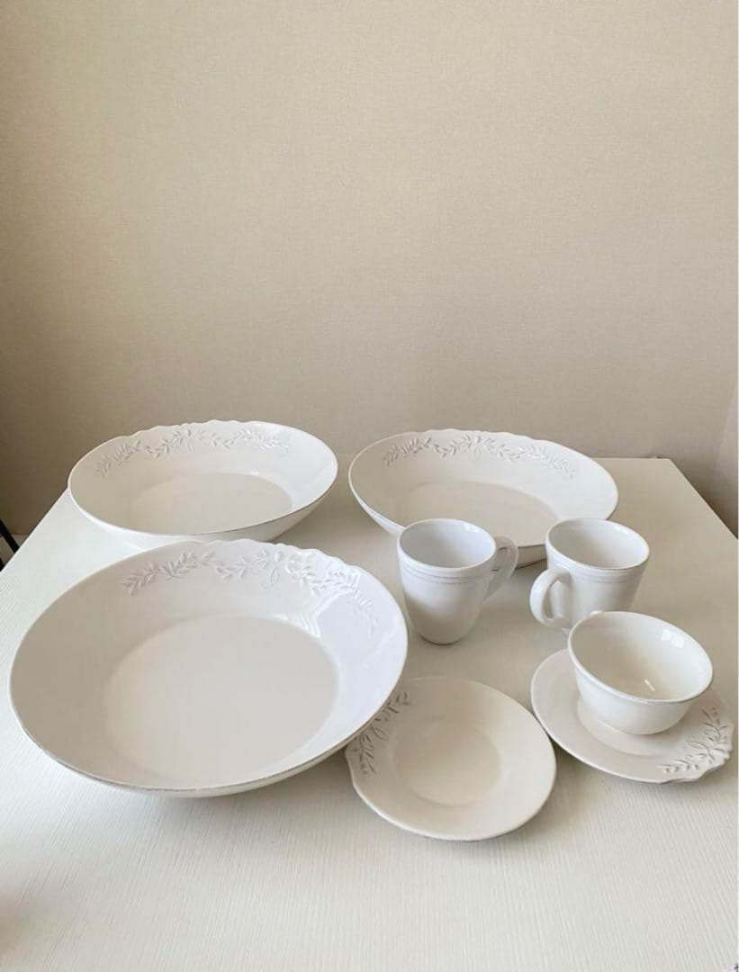 【ZARA 】深皿とカップソーサーの2点セット/白色葉模様の食器セット