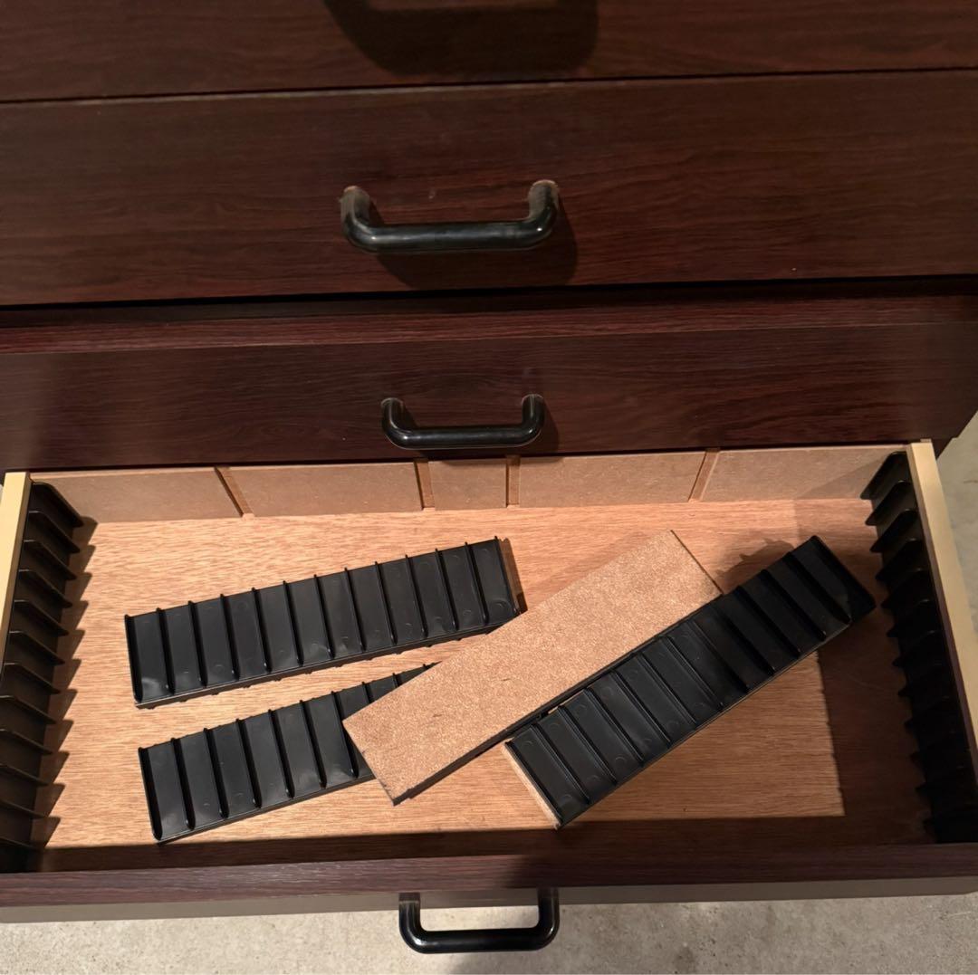 カセットテープ 収納棚　8段　上下分割　引き出し　ラック