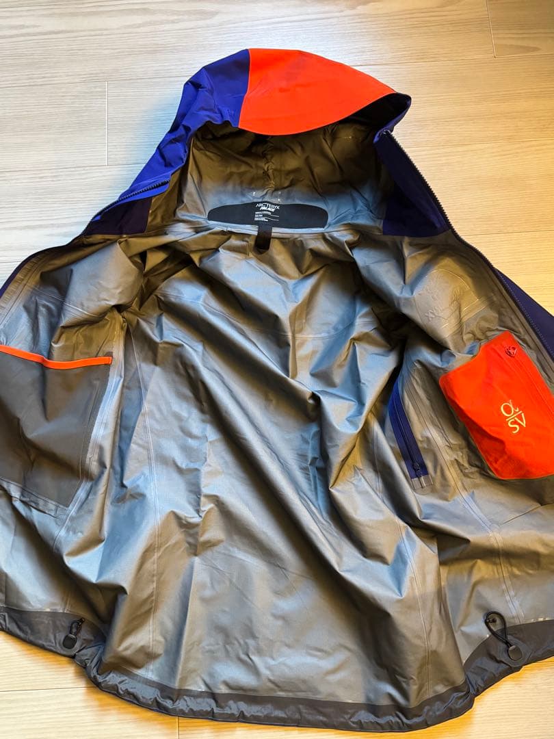 スペシャル Arc’teryx x Palace Alpha SV M パレス青