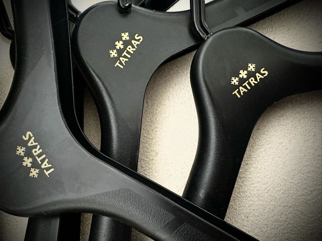 TATRAS ハンガー ゴールドロゴ 10本