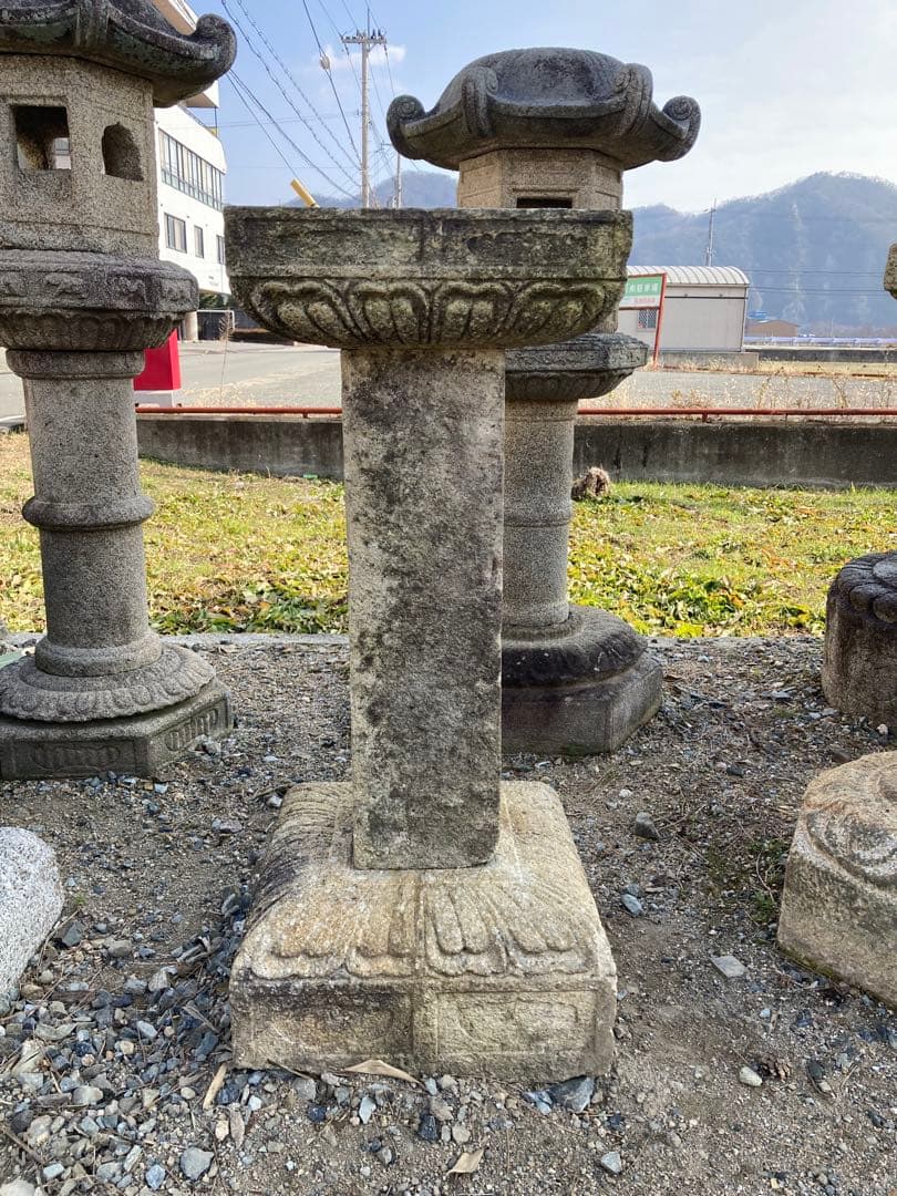 宝殿竜山石燈篭残欠　傘　中台　竿　基礎　黄竜石