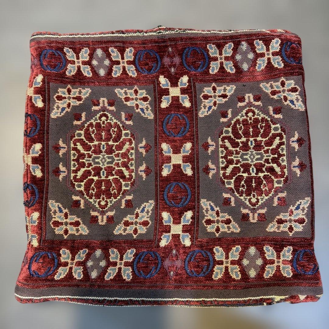 GUCCI グッチ　幾何学模様 クッションカバー　エンジ　☆訳あり