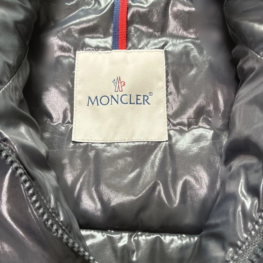 MONCLER グレー ダウンベスト