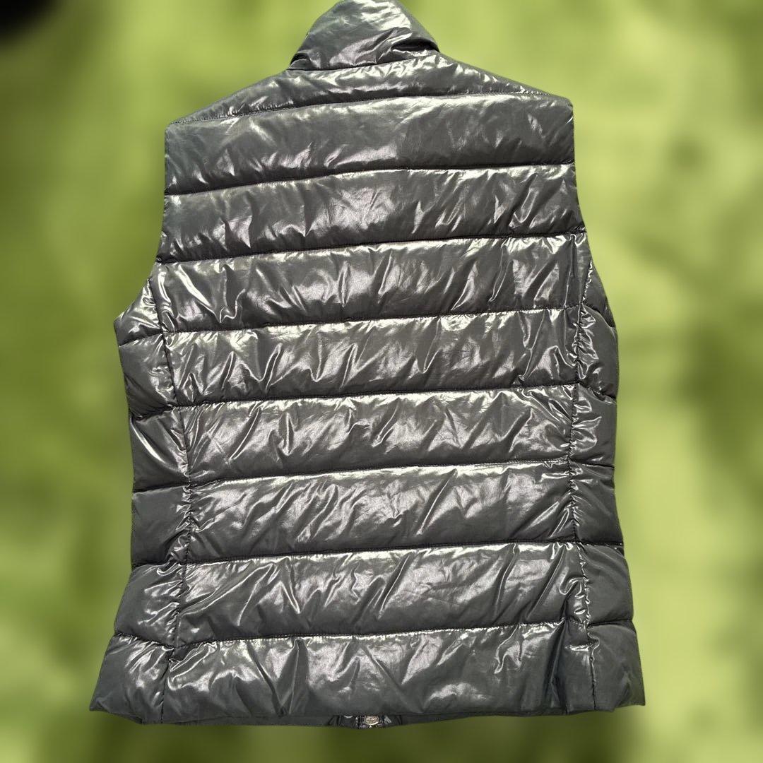 MONCLER グレー ダウンベスト