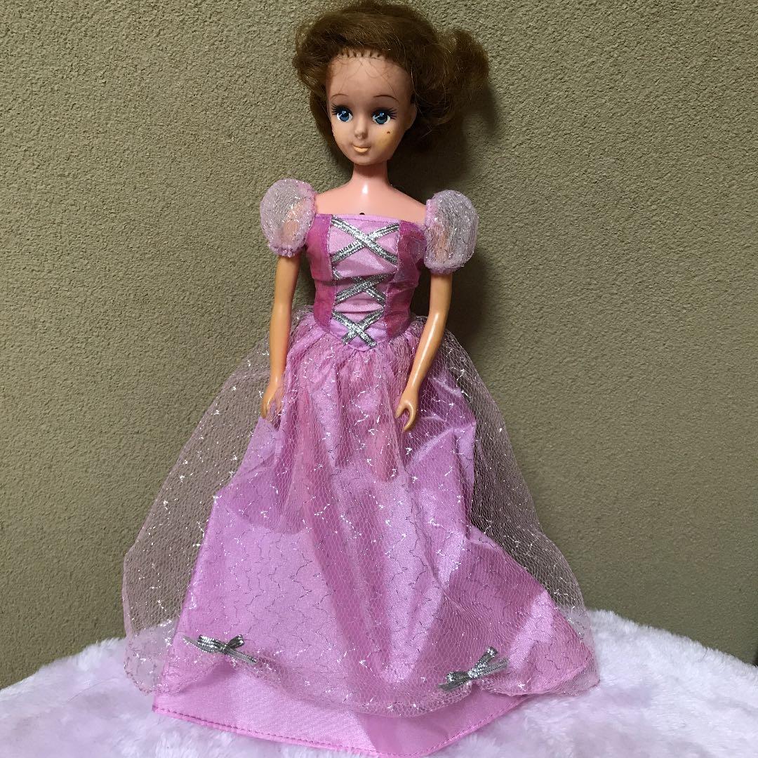 リカちゃん人形の先生。喋ります。