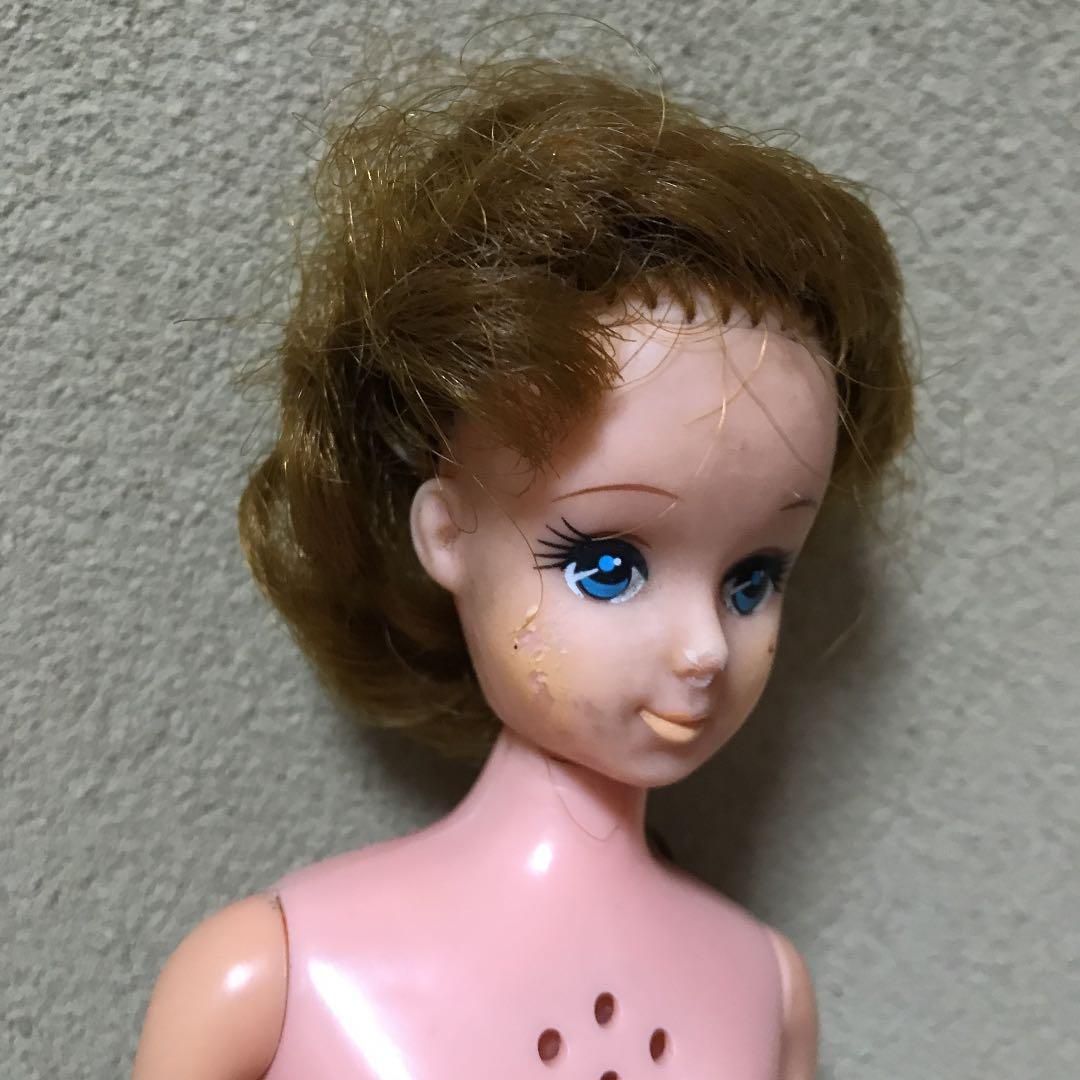 リカちゃん人形の先生。喋ります。