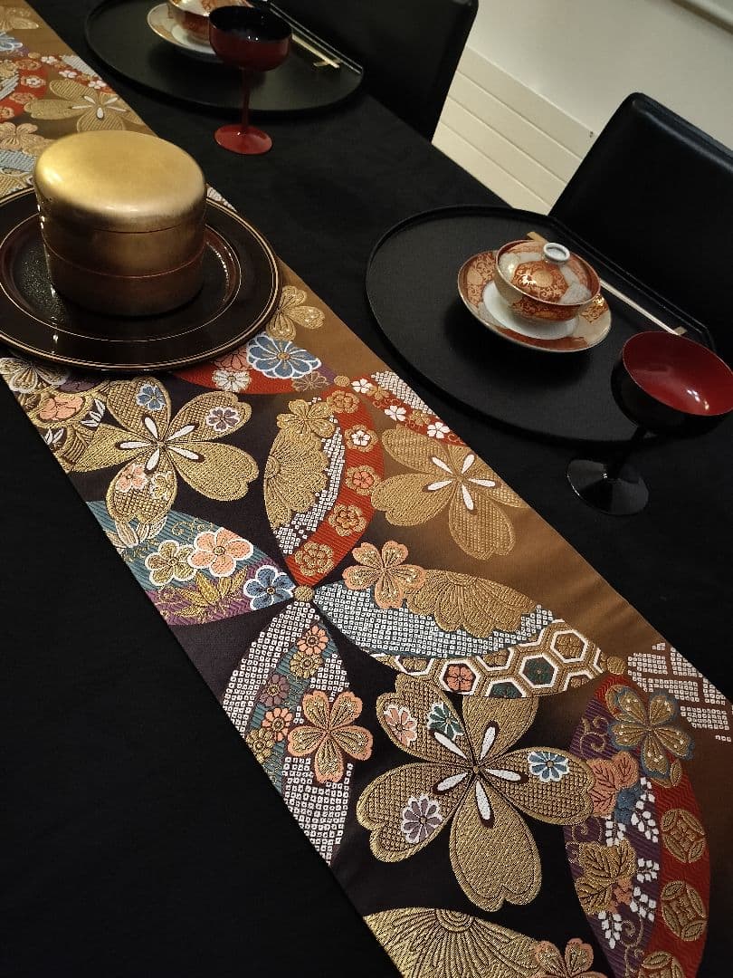 A955★逸品‼️豪華刺繍‼️ひな祭り‼️テーブルランナー2m11cm