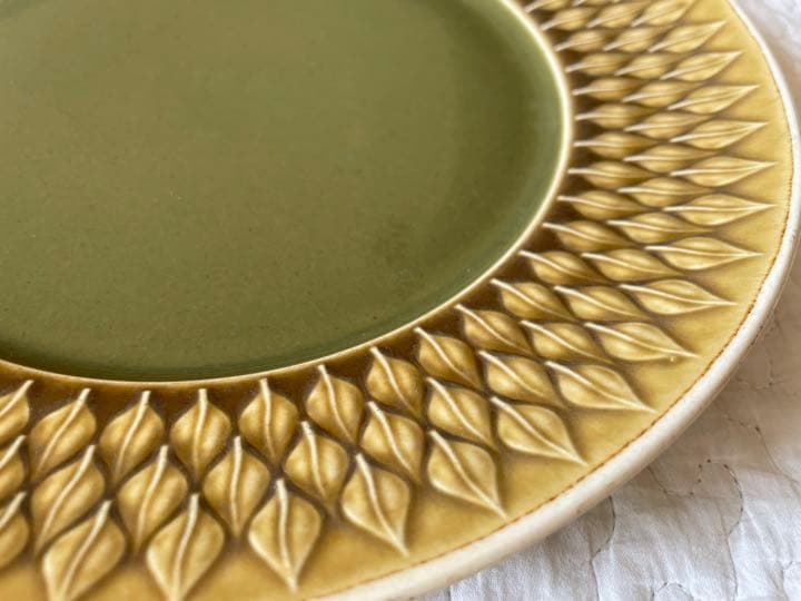 クイストゴー　レリーフ24cmプレート