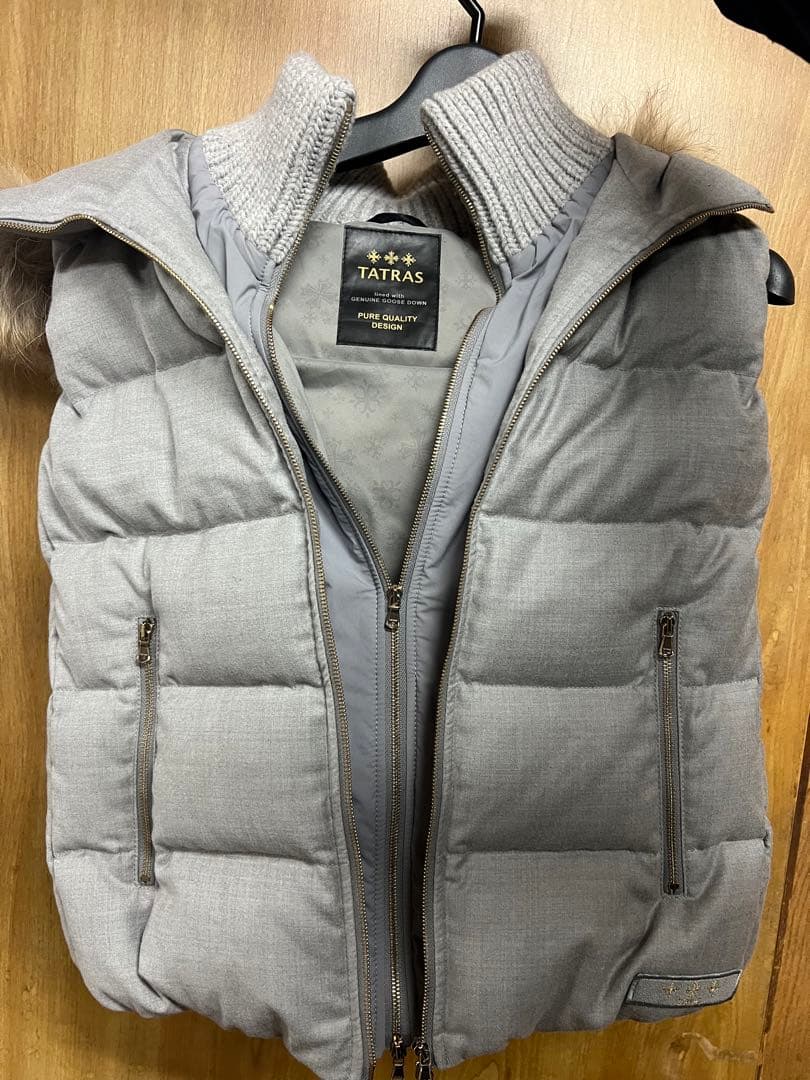 TATRAS ラグジュアリーRライングレー ダウンジャケット ベストフード付き