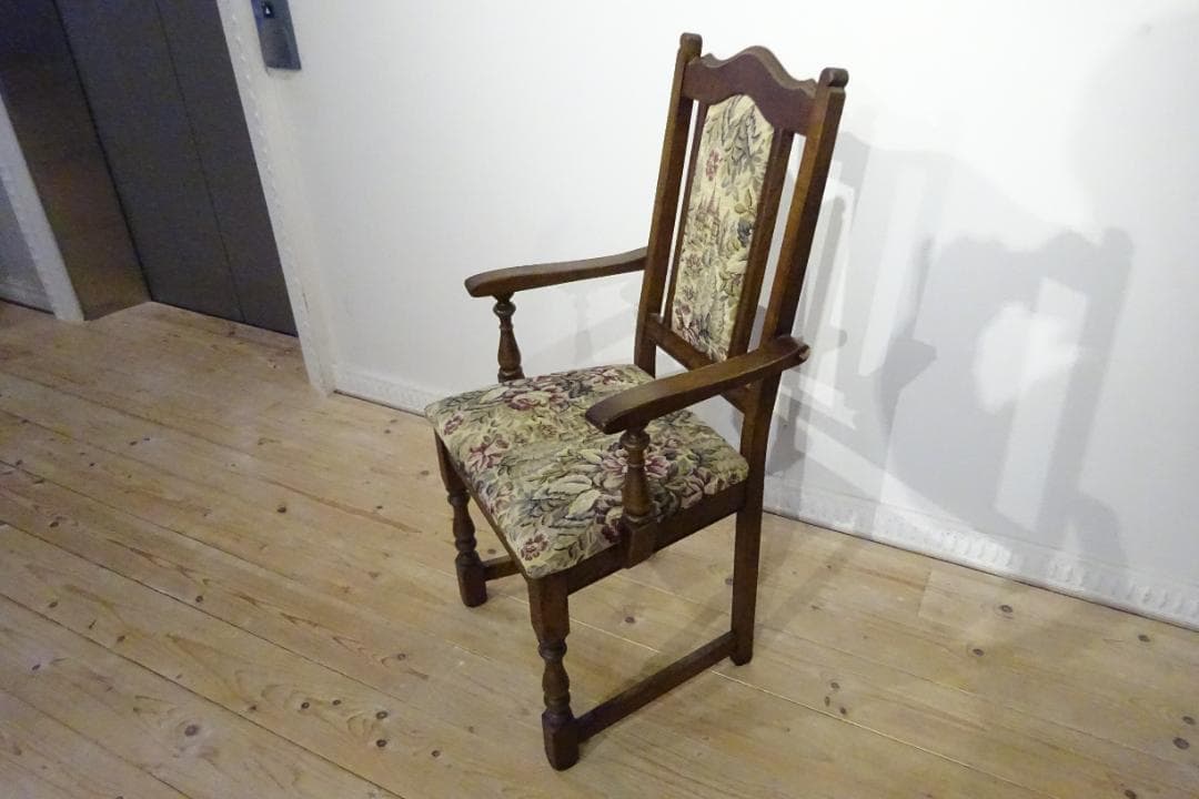 オールドチャーム　英国アンティーク　アームチェア　ゴブラン織り　オーク
