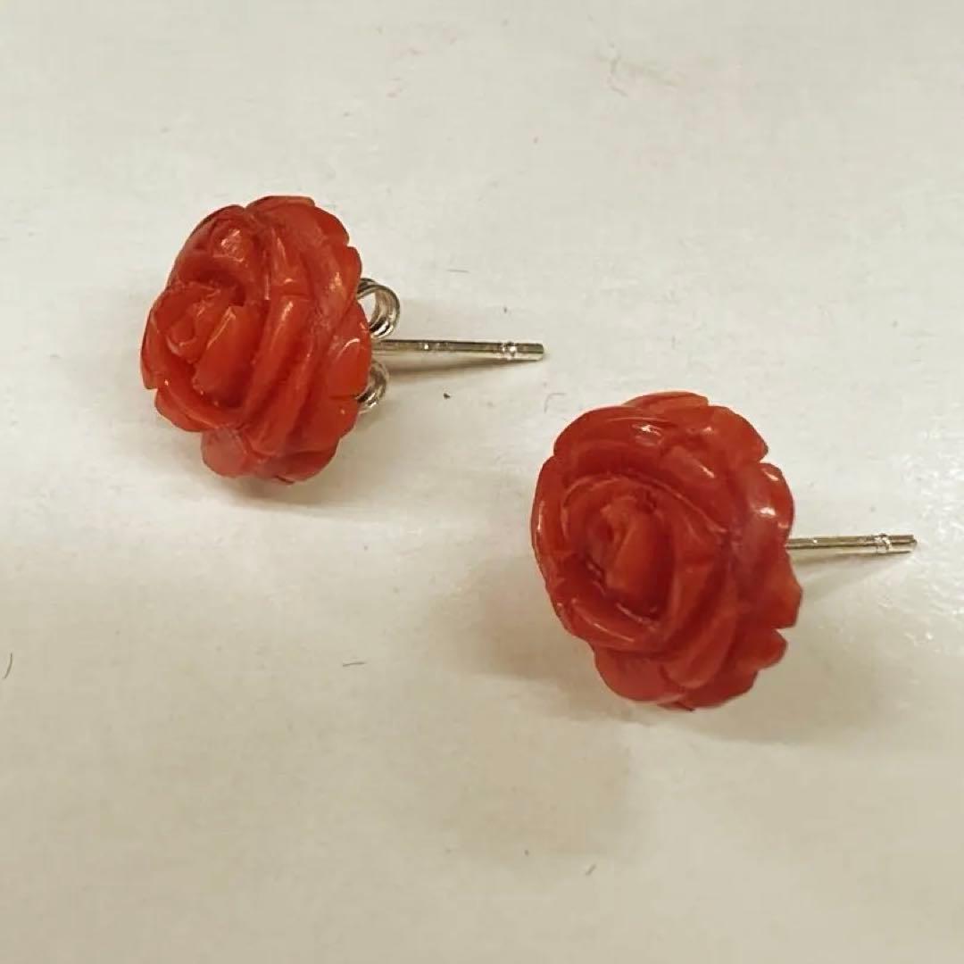 天然赤珊瑚　薔薇彫り　イヤリング　純銀