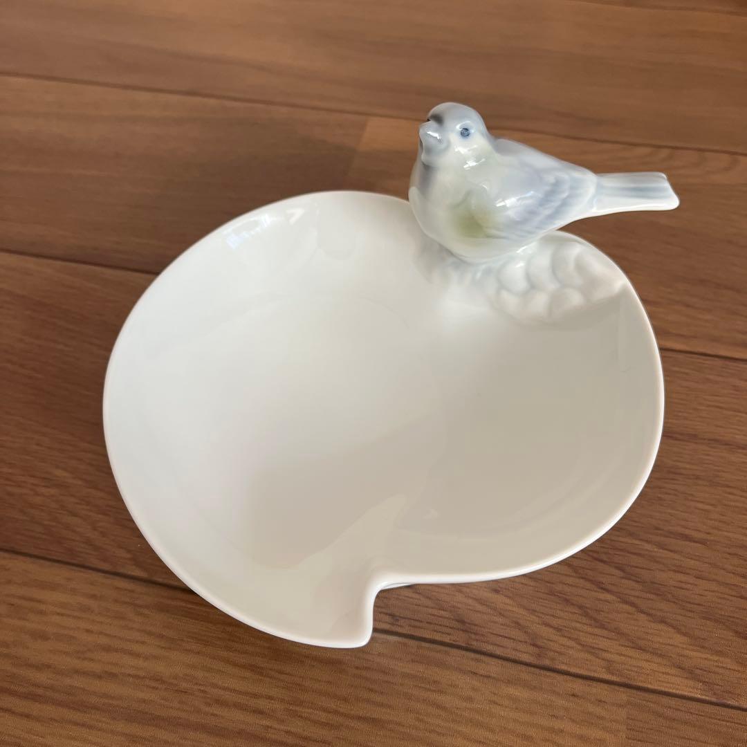 深川製磁、油彩小鳥彫刻皿