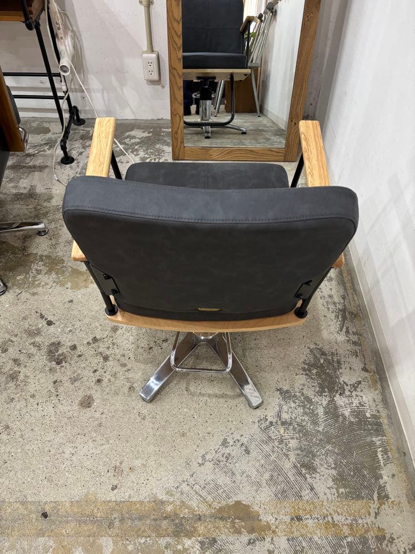 スタイリングチェア/カットチェア/バーバーチェア/ノエル