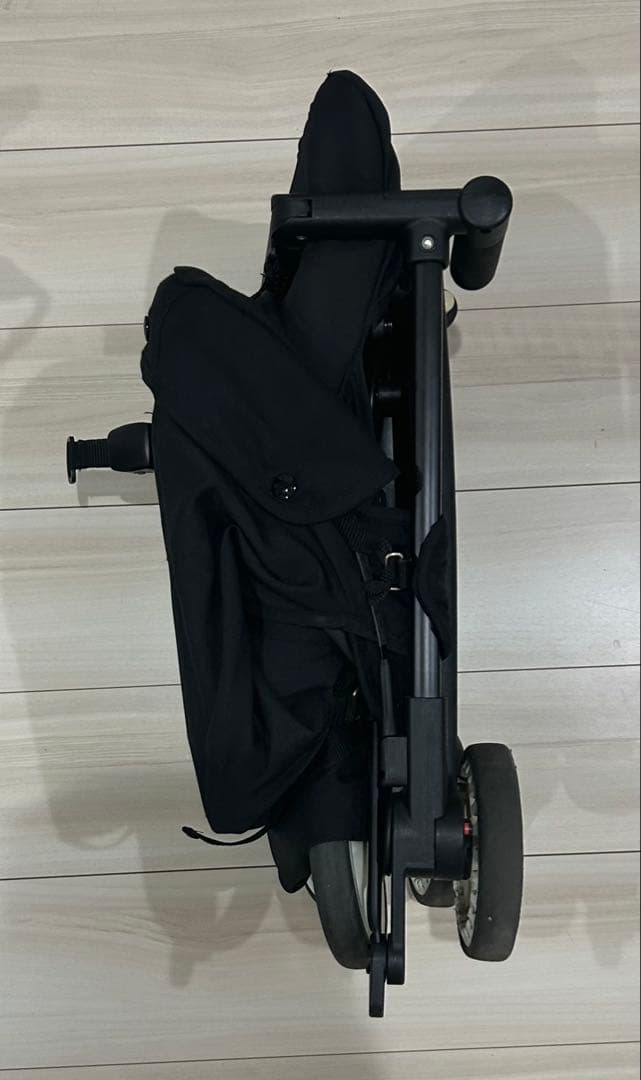 サイベックスリベル 折りたたみ式ベビーカーブラック（バンパーバー付)