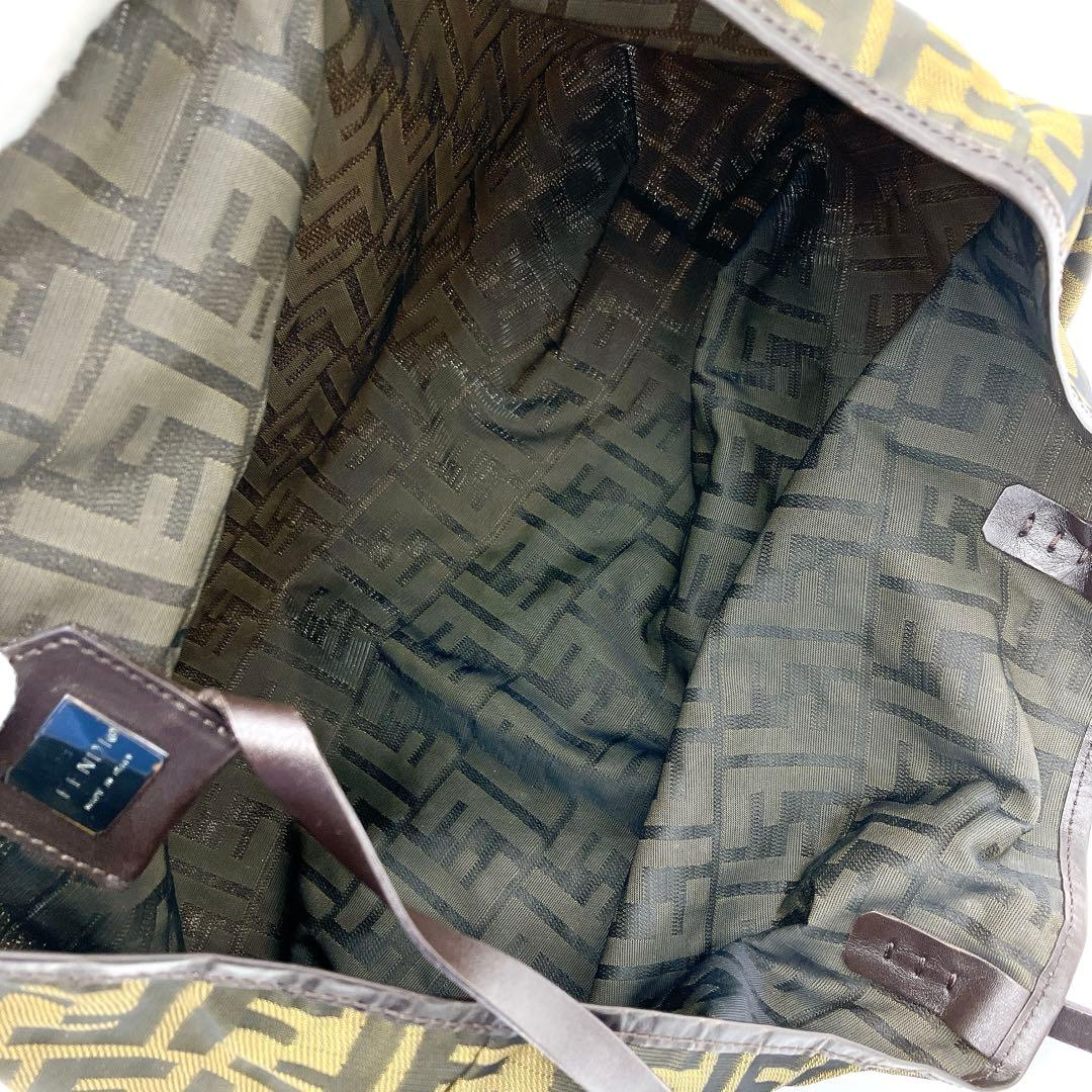 【FENDI】トートバッグ ズッカ柄　ナイロン　ブラウン　A4 ポーチ