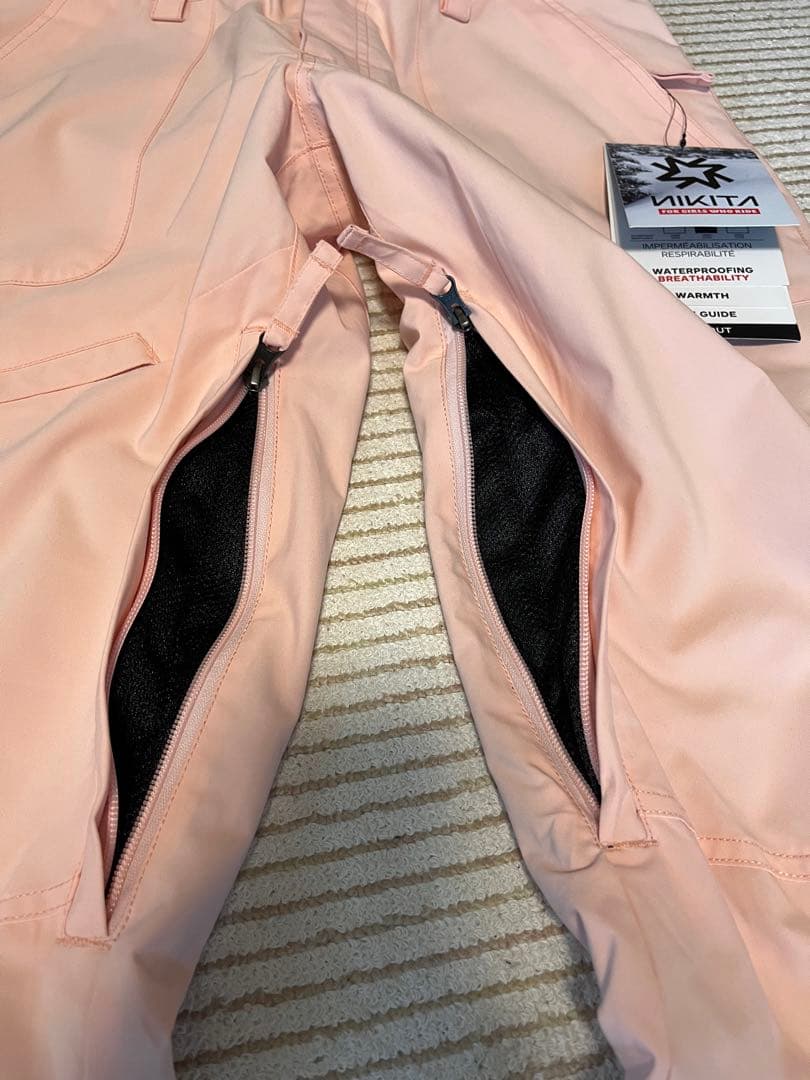 新品　ニキータ　スノーボード　パンツ　レディースＬ　ホワイトピンク　ストレッチ