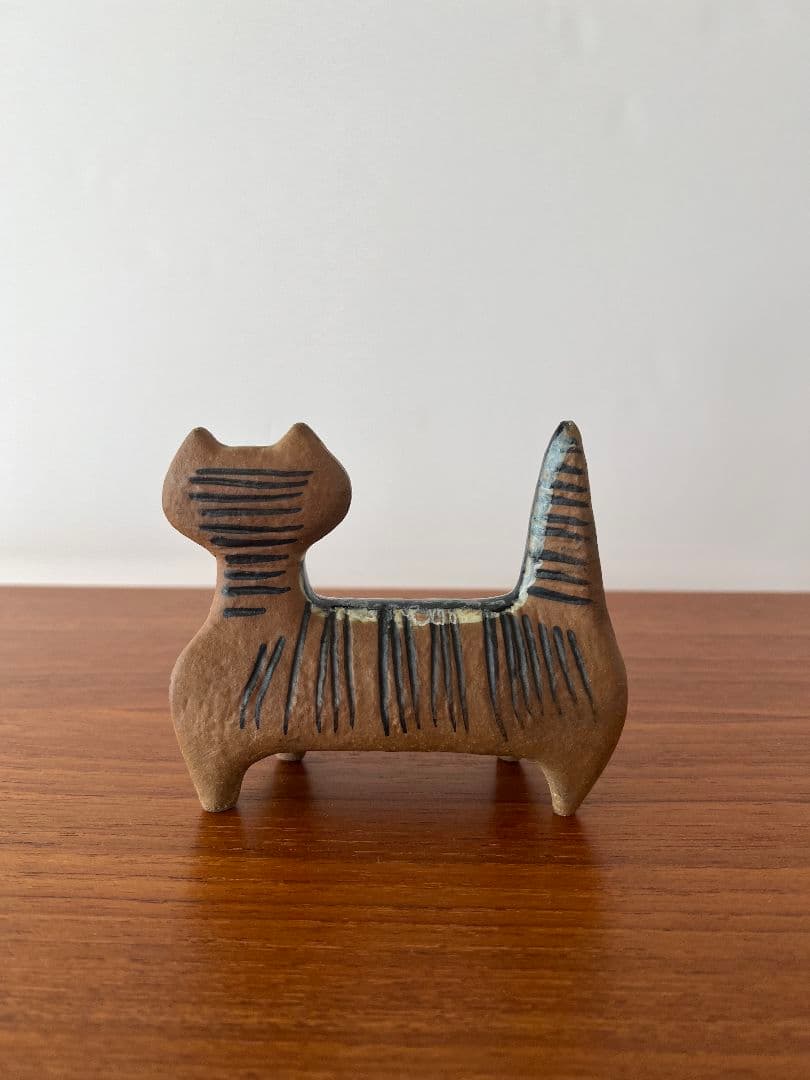 リサラーソン　小さな動物園　4本脚で立つ猫