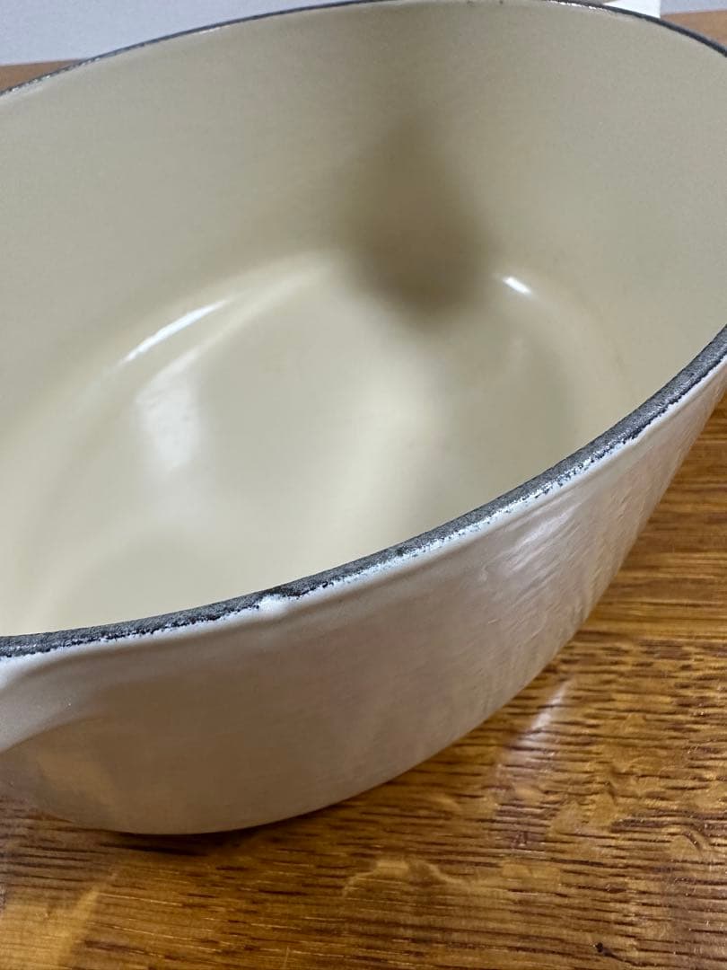 ルクルーゼ/オーバル/両手鍋/クリーム色　25㎝