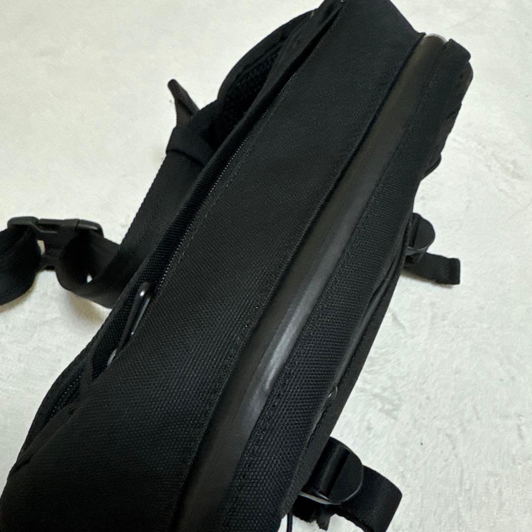 【美品】CONSPARA　最強トラベル　防刃ボディバッグ　TSAロック付き　黒