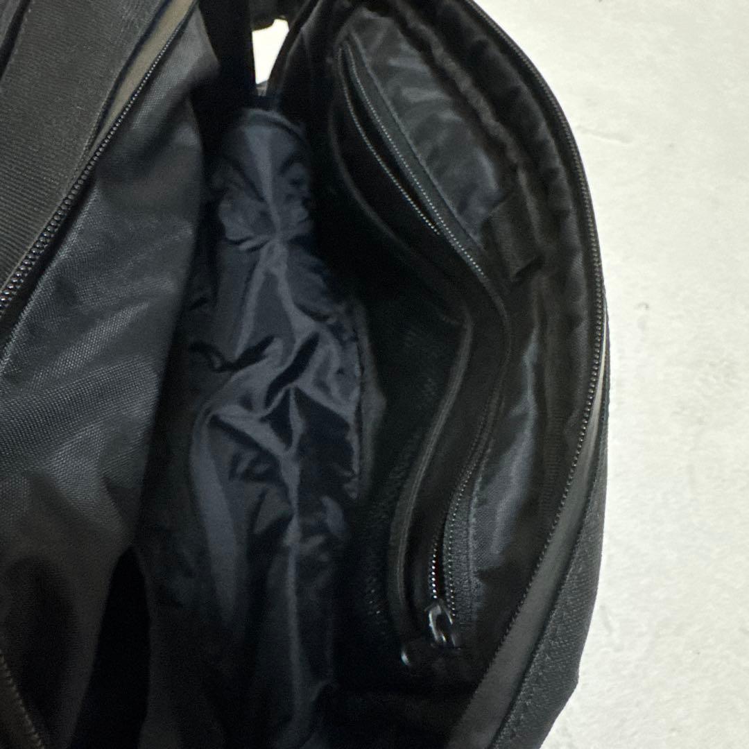 【美品】CONSPARA　最強トラベル　防刃ボディバッグ　TSAロック付き　黒