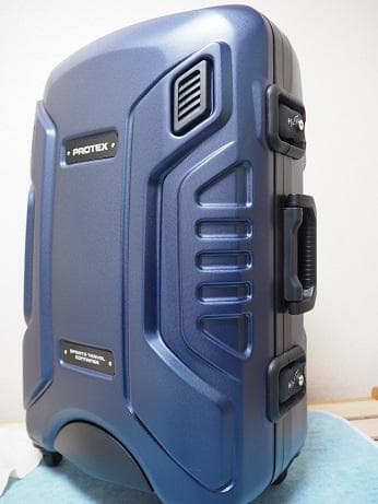 耐久性のあるハードスーツケース、新品で素敵なブルー