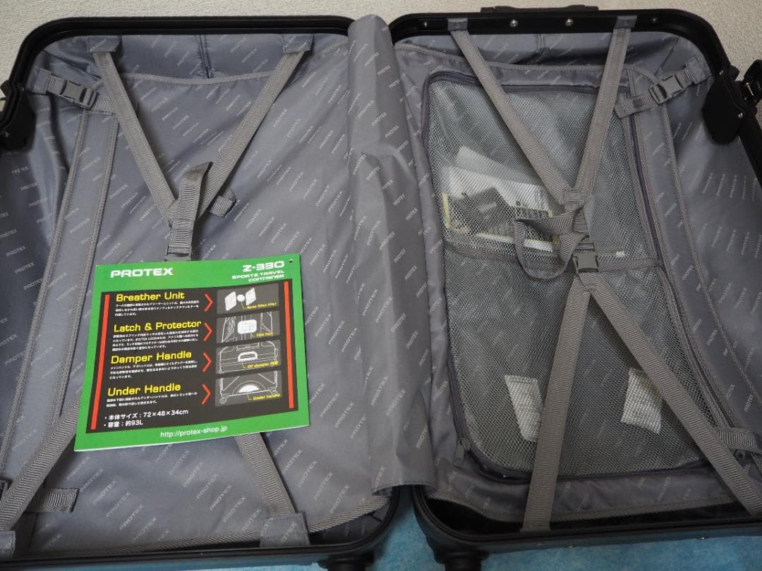 耐久性のあるハードスーツケース、新品で素敵なブルー