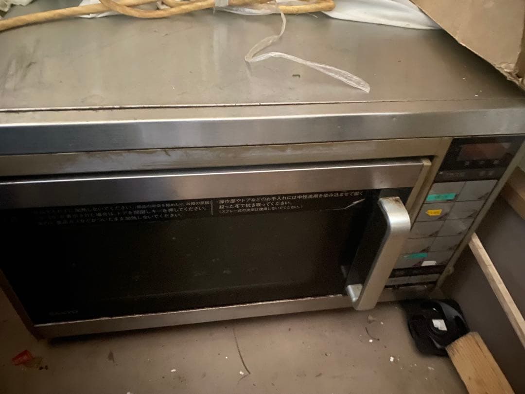 【直接受け取り】サンヨー 業務用電子レンジ EM-1645型（ジャンク扱い）