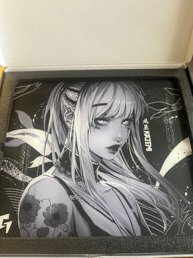 GLSSWRKS KAZEMI モノクロ ガラスマウスパッド