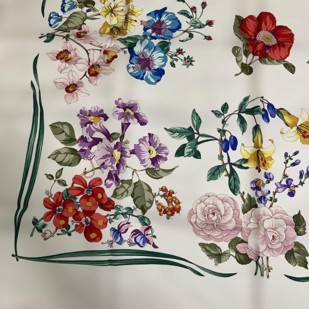 GUCCI 花柄スカーフ 多色 90cm