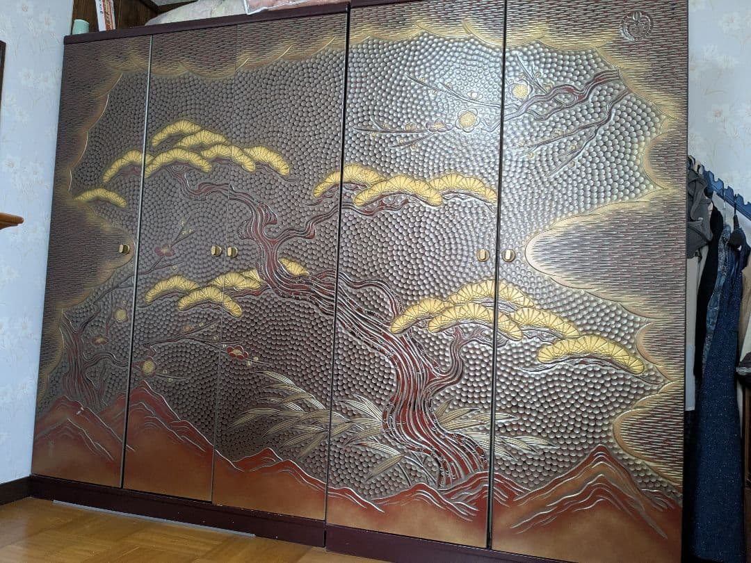 特注 一点もの　佐藤昌月 作　鎌倉彫 桐タンス 二竿一対 松竹梅文様　家紋入り