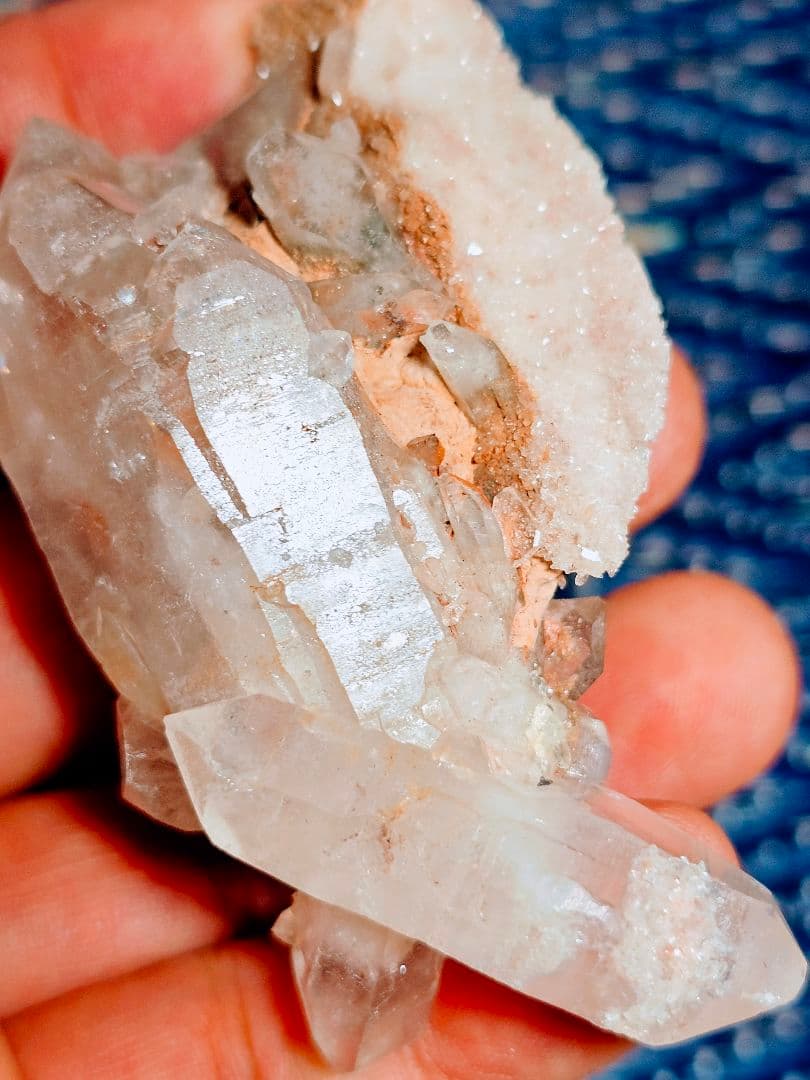 ヒマラヤのクル渓谷産 水晶クラスター