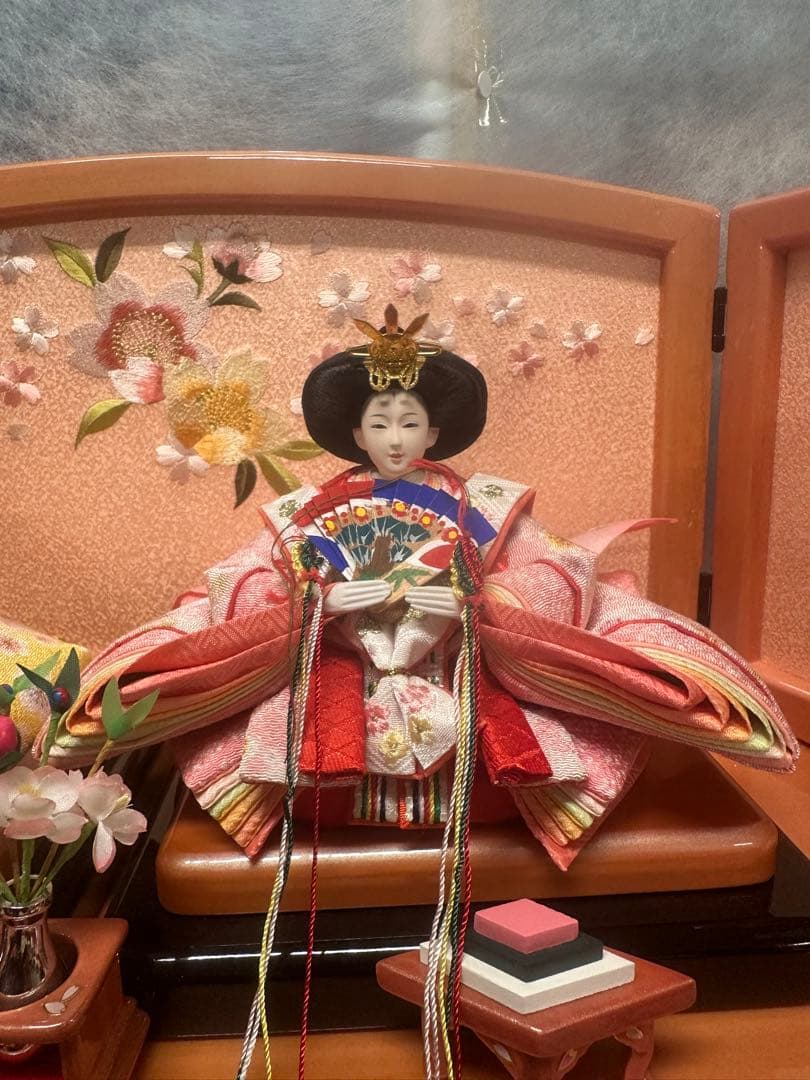 雛人形 三段飾り ピンク塗台 親王 三人官女 新品展示品