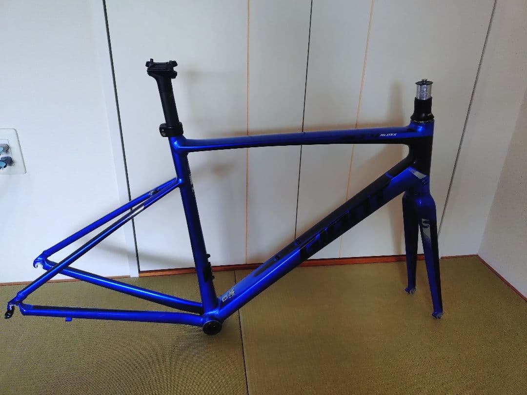 サ*ズ様 Giant　defy2 2016 M　入札可、但し発送が遅れます