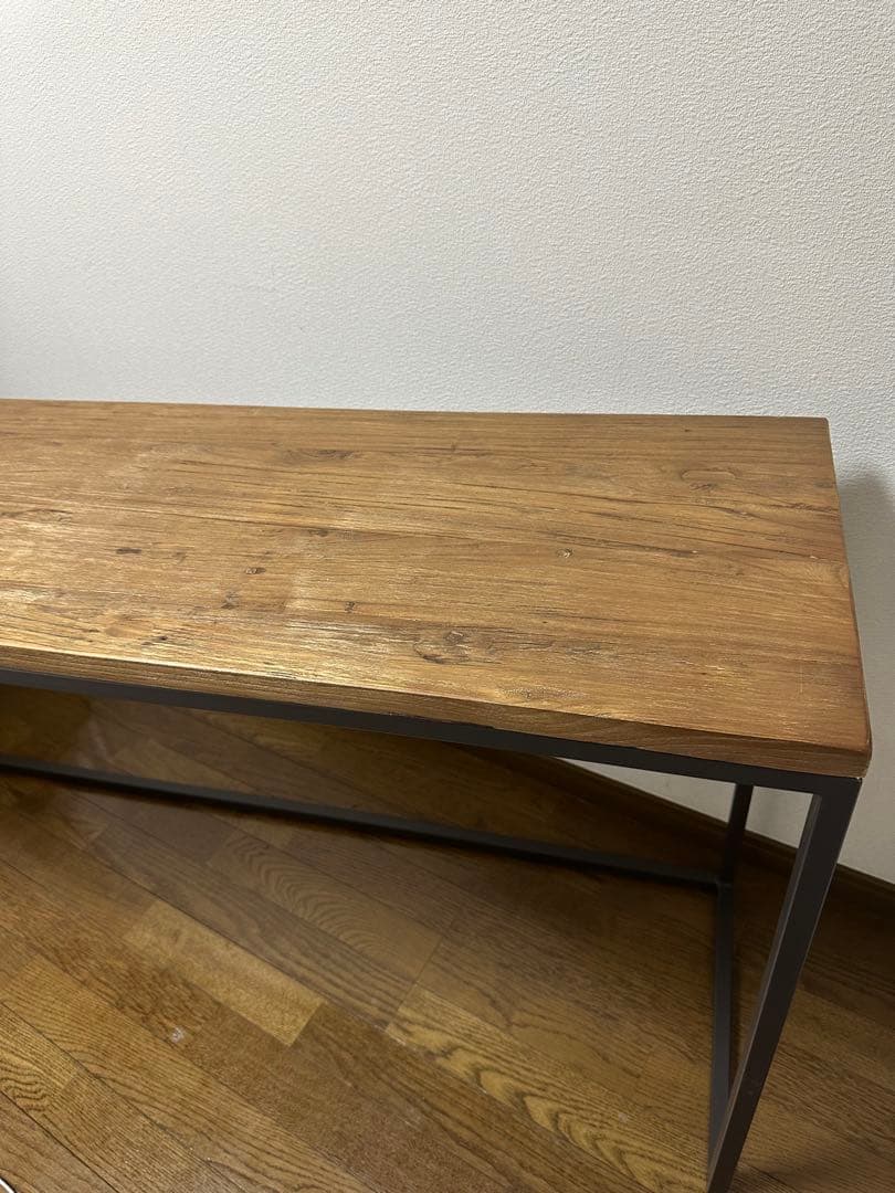 シンプルなカウンターテーブル