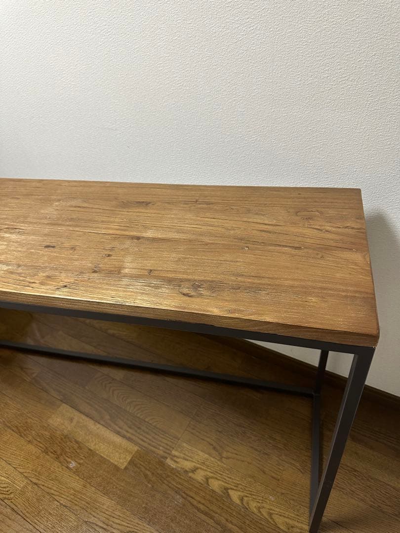 シンプルなカウンターテーブル