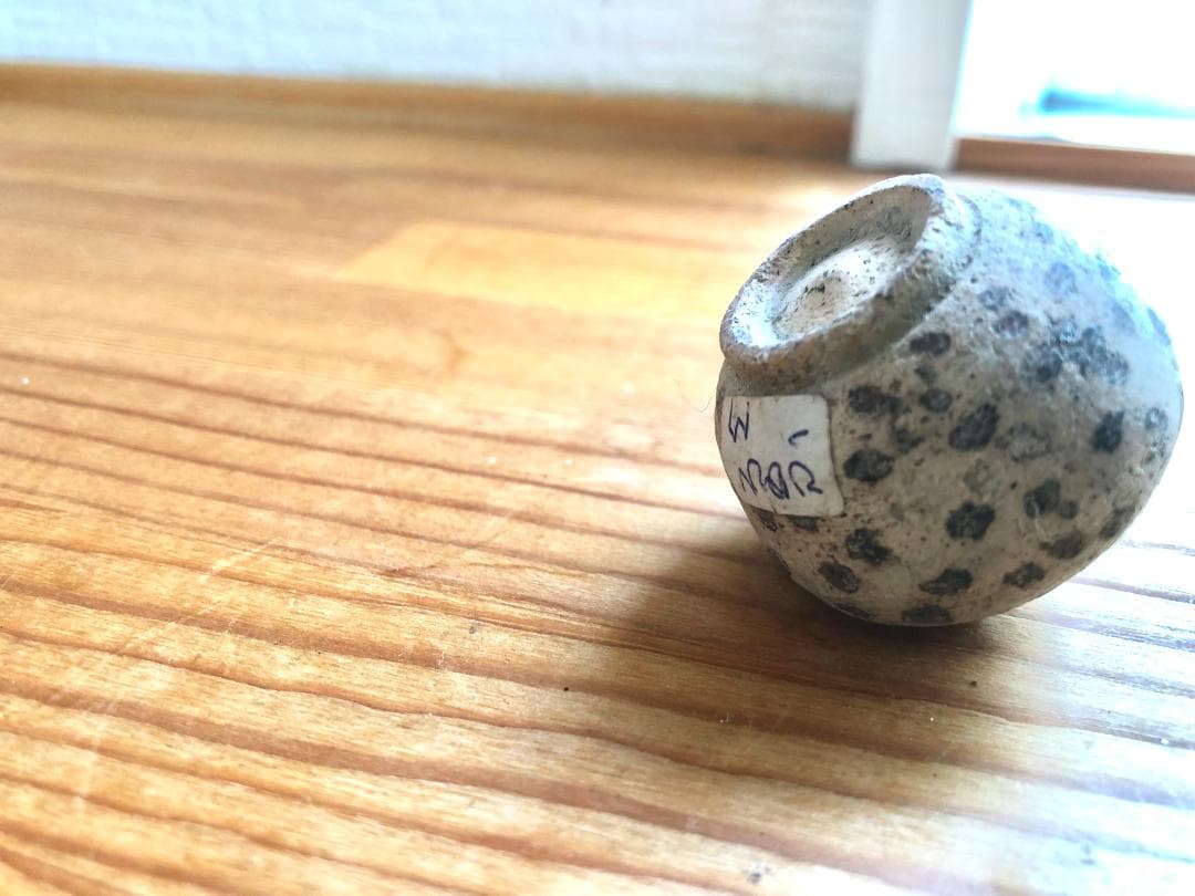 【タイ・骨董・出土品】宋胡録（スンコロク）白釉斑紋小壺（1301年~1600年）