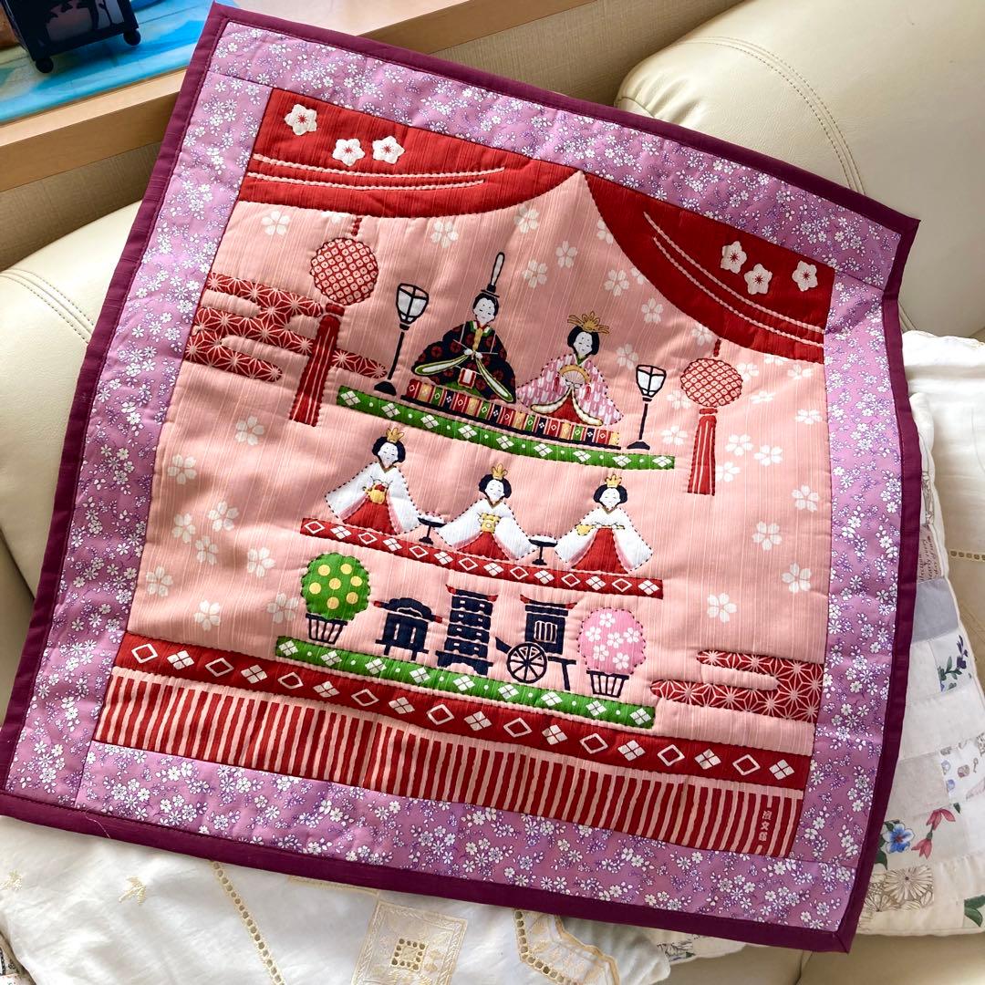 No.300 お雛様　手縫いキルトタペストリー　ハンドメイド