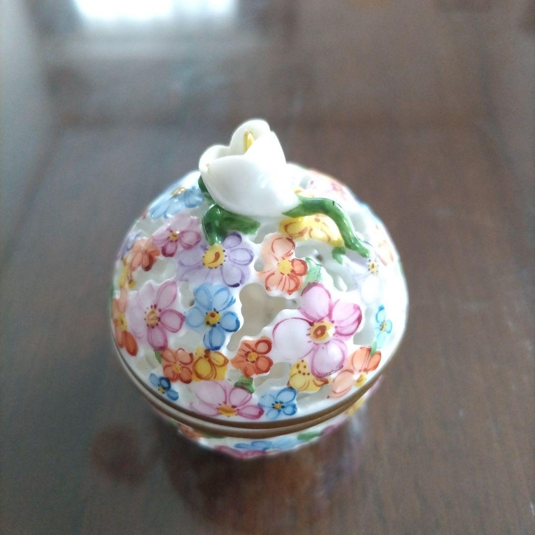 ヘレンド　HEREND　花柄透かし彫り陶器ボックス　ボンボニエール