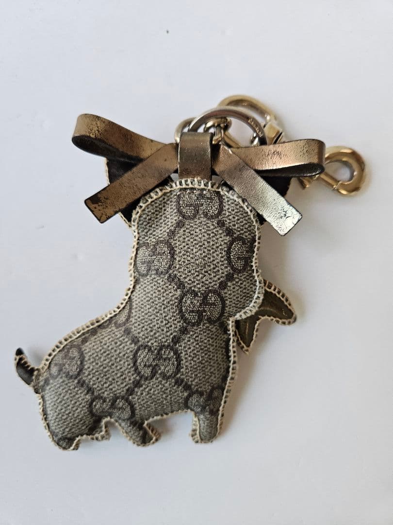 Gucci グッチョリ 犬型キーホルダー リボン付き