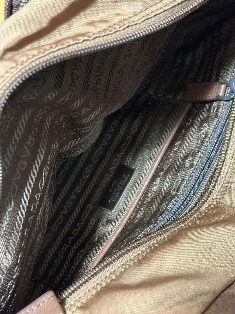 PRADA　ブラウン メッセンジャーバッグ ナイロン製